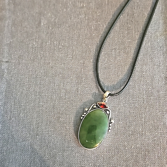 Nephrite & Garnet gemstone necklace silver with cord new beautiful - Picture 2 of 7